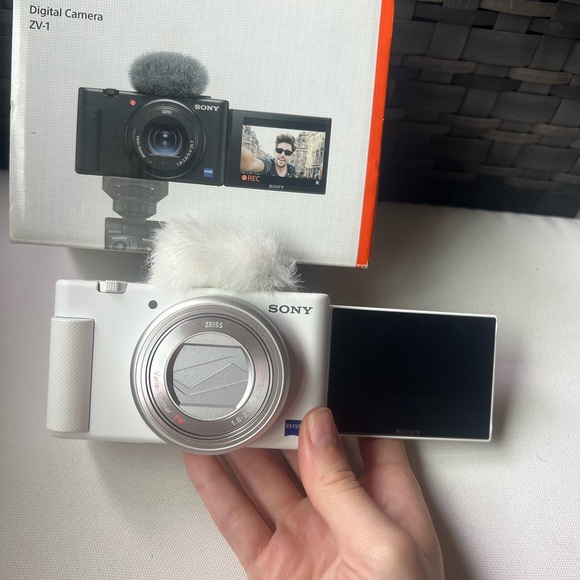 White Sony ZV1 Digital Camera with Accessories Bundle - Picture 4 of 7